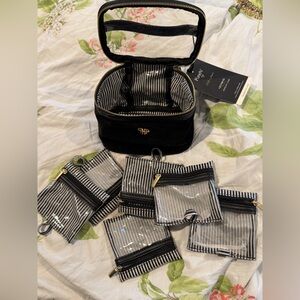 PurseN black velvet Getaway Jewelry Case. NWT